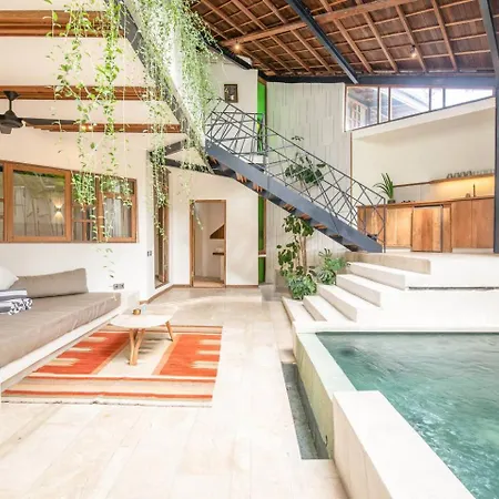 Modern 2-Br Art Deco Villa, 800M From The Beach