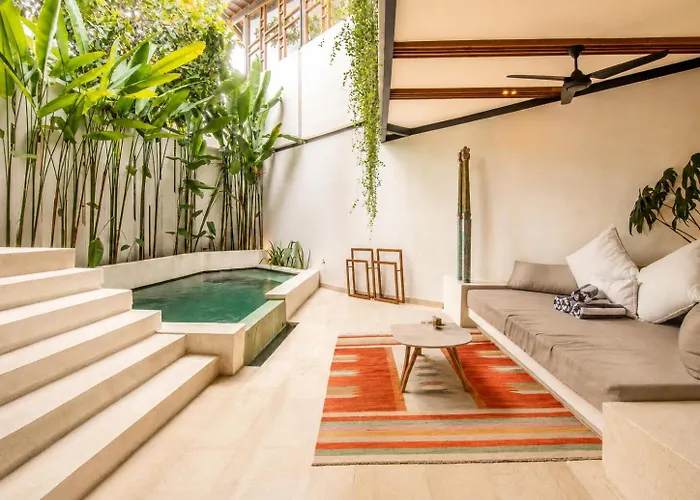 Sleek 2-br Art Deco Villa, 800m To The Villa