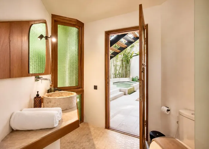 Villa Sleek 2-br Art Deco Villa, 800m To The