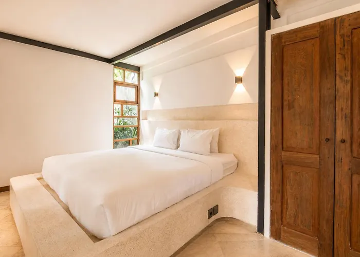 Sleek 2-br Art Deco Villa, 800m To The