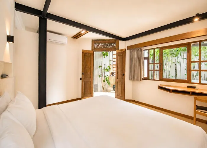Villa Sleek 2-br Art Deco Villa, 800m To The *