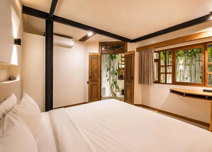 Sleek 2-br Art Deco Villa, 800m To The Villa