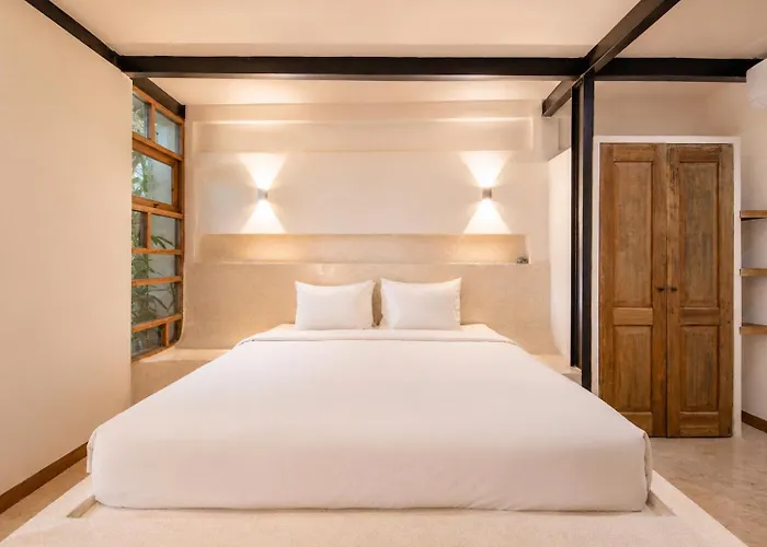 Sleek 2-br Art Deco Villa, 800m To The Villa *
