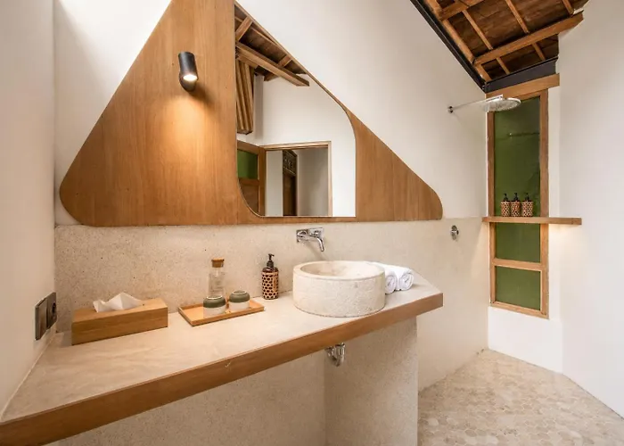Villa Sleek 2-br Art Deco Villa, 800m To The